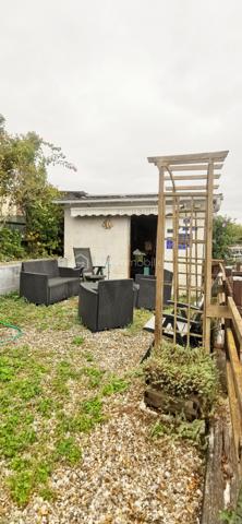 🎣 À VENDRE – CABANE DE PÊCHEUR

Charmante cabane plein sud sur 139 m² de terrain, comprenant pièce de vie, cuisine, chambre et point d’eau.

🎣 Cabanon avec toilette 
 ⛱️ Ponton à rénover.

🌿 Un petit coin de paradis pour les amoureux de pêche et de nature !