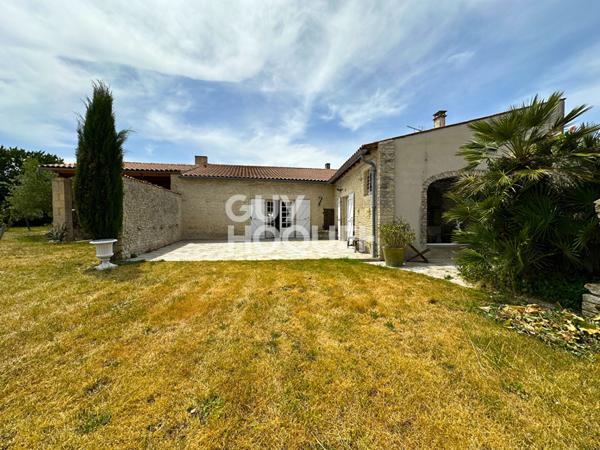 Maison spacieuse à vendre à Saint Jean de Liversay - Une opportunité à ne pas manquer !