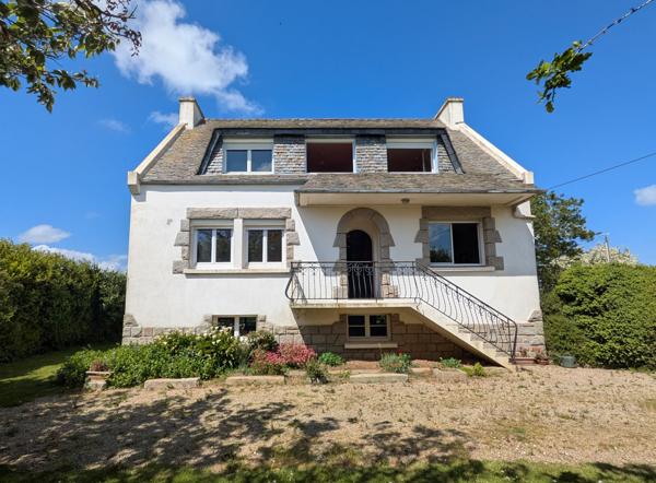 Maison avec vue sur campagne et mer