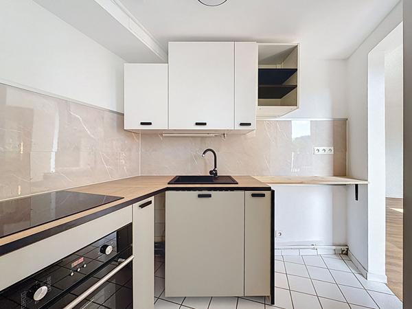 Coup de coeur - Appartement situé à Meaux dans le centre ville - F2 - 1 chambre - balcon et terrasse privative.