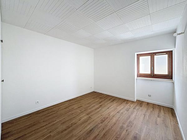 Coup de coeur - Appartement situé à Meaux dans le centre ville - F2 - 1 chambre - balcon et terrasse privative.