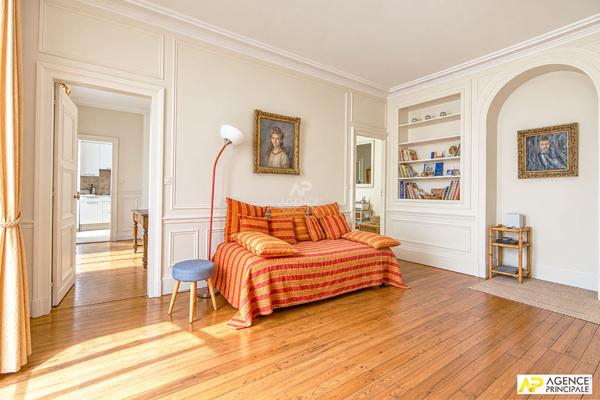 Versailles Notre-Dame maison de ville 6 pièces 163 m² au sol (133 m² carrez) avec cave 1 050 000 € **  - Référence  29214