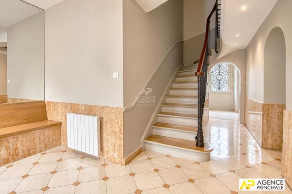 Versailles Notre-Dame maison de ville 6 pièces 163 m² au sol (133 m² carrez) avec cave 1 050 000 € **  - Référence  29214
