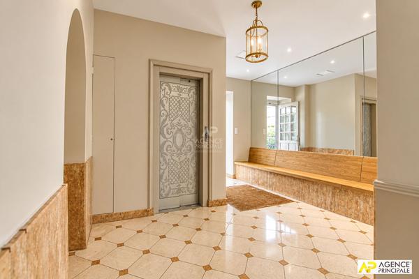 Versailles Notre-Dame maison de ville 6 pièces 163 m² au sol (133 m² carrez) avec cave 1 050 000 € **  - Référence  29214