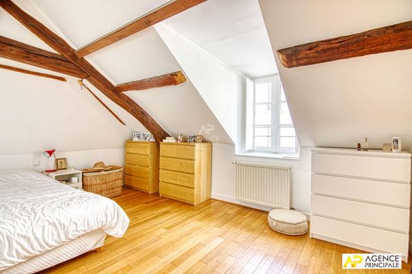 Versailles Notre-Dame maison de ville 6 pièces 163 m² au sol (133 m² carrez) avec cave 1 050 000 € **  - Référence  29214