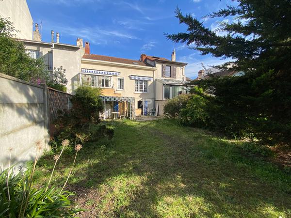 Maison Nanterre 5 pièce(s) 100m2 499 000 € **  - Référence  15426