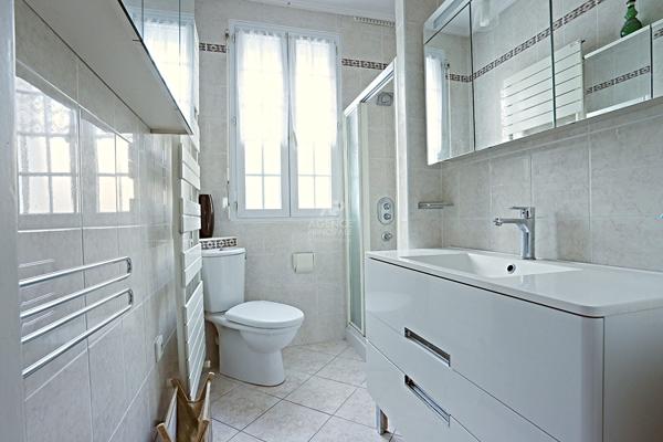 Maison Nanterre 5 pièce(s) 100m2 499 000 € **  - Référence  15426