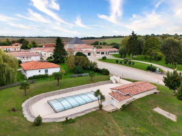Vente Maison de maître Roullet-Saint-Estèphe 46 Pièces 1974 m²