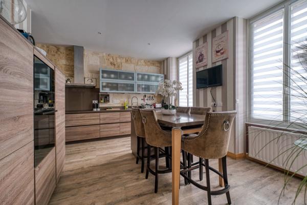 Vente Maison de maître Roullet-Saint-Estèphe 46 Pièces 1974 m²