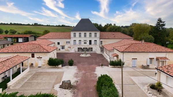 Vente Maison de maître Roullet-Saint-Estèphe 46 Pièces 1974 m²