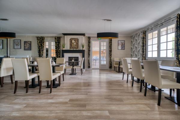 Vente Maison de maître Roullet-Saint-Estèphe 46 Pièces 1974 m²