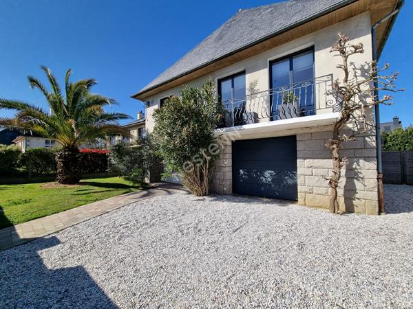 A vendre centre de MONTGERMONT, maison 4 chambres entièrement rénovée, parcelle de 601m², 163 m² habitable, sous-sol complet