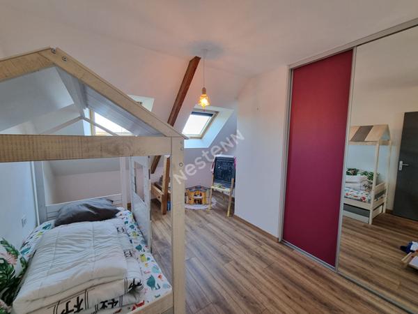 A vendre centre de MONTGERMONT, maison 4 chambres entièrement rénovée, parcelle de 601m², 163 m² habitable, sous-sol complet