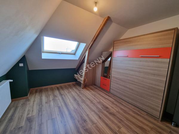 A vendre centre de MONTGERMONT, maison 4 chambres entièrement rénovée, parcelle de 601m², 163 m² habitable, sous-sol complet