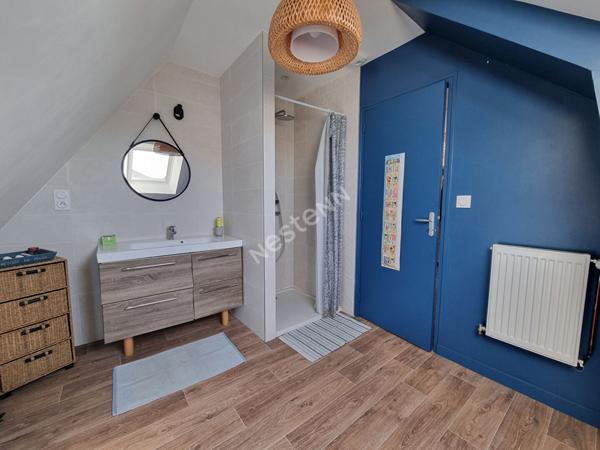 A vendre centre de MONTGERMONT, maison 4 chambres entièrement rénovée, parcelle de 601m², 163 m² habitable, sous-sol complet