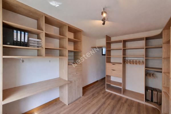 A vendre centre de MONTGERMONT, maison 4 chambres entièrement rénovée, parcelle de 601m², 163 m² habitable, sous-sol complet