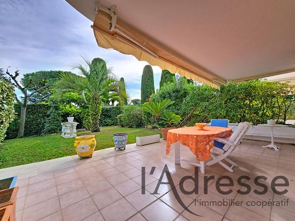 Appartement en RDJ 4 pièces 98m2 avec jardin, garage et piscine à Mandelieu