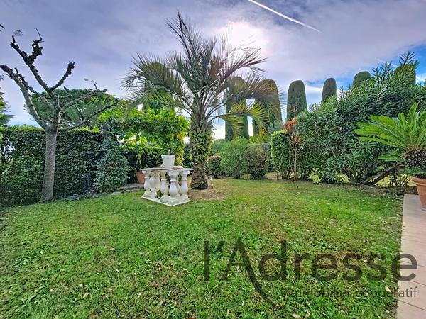 Appartement en RDJ 4 pièces 98m2 avec jardin, garage et piscine à Mandelieu