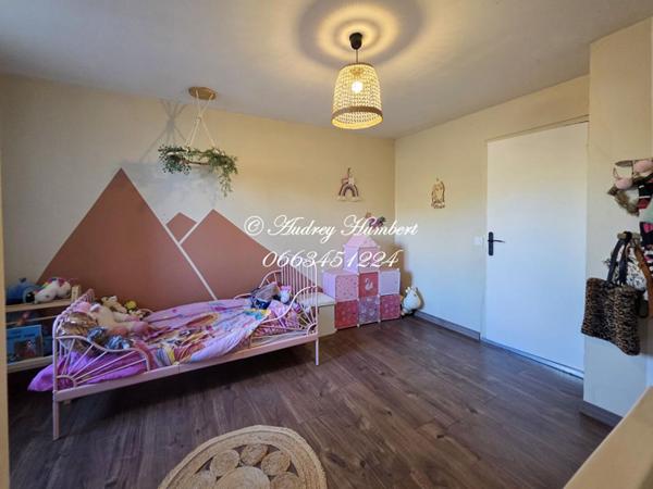 VILLENEUVE, Propriété  de 180 m²  + dépendances avec maison principale, T2 indépendant et grand potentiel sur 6900 m²