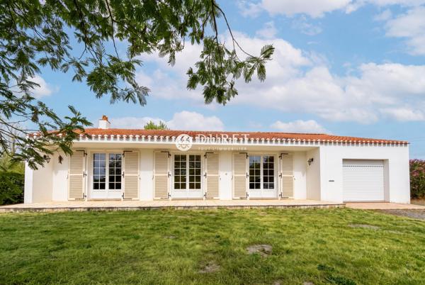 Maison rénovée avec hangar de 330 m²