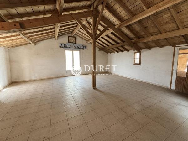 Maison rénovée avec hangar de 330 m²
