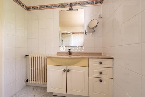 Maison rénovée avec hangar de 330 m²