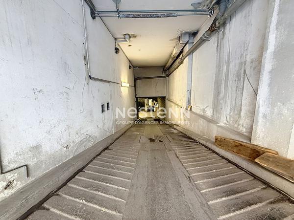 ISSY LES MOULINEAUX  - 60 AVENUE VICTOR CRESSON - PARKING EN SOUS-SOL