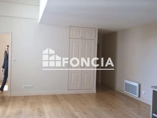 Location Appartement 3 pièces 54.24 m² - 7 RUE FRESQUE Nimes 30000