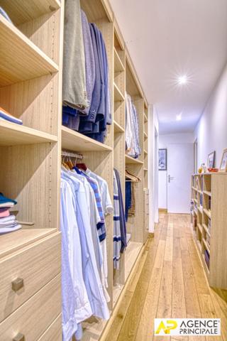 Versailles Montreuil Glatigny - Appartement 4 pièces 93 m² environ situé au 2eme étage avec ascenseur, cave et double parking en sous-sol €649 000 ** - Référence 27268