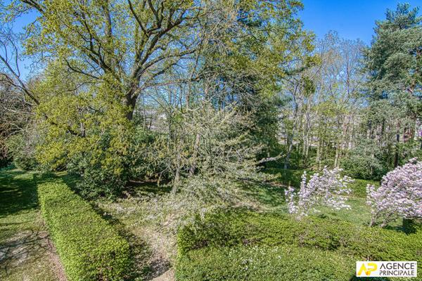 Versailles Montreuil Glatigny - Appartement 4 pièces 93 m² environ situé au 2eme étage avec ascenseur, cave et double parking en sous-sol €649 000 ** - Référence 27268