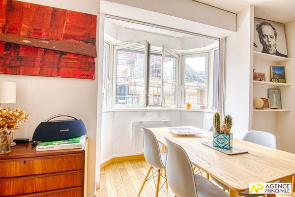 Versailles Montreuil Glatigny - Appartement 4 pièces 93 m² environ situé au 2eme étage avec ascenseur, cave et double parking en sous-sol €649 000 ** - Référence 27268