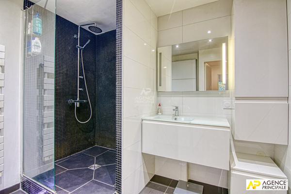 Versailles Montreuil Glatigny - Appartement 4 pièces 93 m² environ situé au 2eme étage avec ascenseur, cave et double parking en sous-sol €649 000 ** - Référence 27268