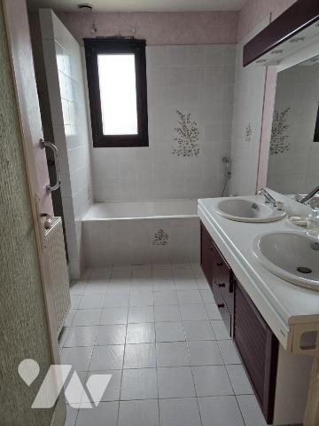 Vente sur la commune de Vaiges maison d'habitation avec garage et jardin