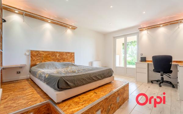 Maison à vendre    6 pièces • 185,43 m2 Lozanne