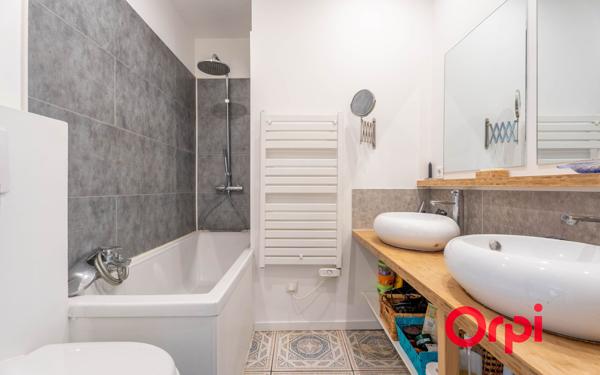 Maison à vendre    6 pièces • 185,43 m2 Lozanne