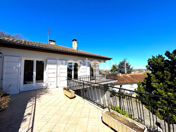 GRAND MAISON SUR VASTE TERRAIN ET DEPENDANCE