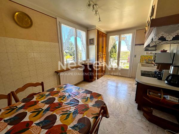 GRAND MAISON SUR VASTE TERRAIN ET DEPENDANCE