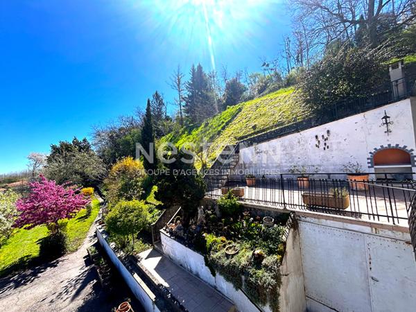 GRAND MAISON SUR VASTE TERRAIN ET DEPENDANCE