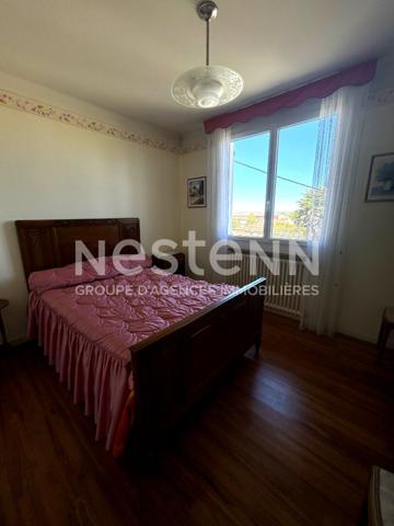 GRAND MAISON SUR VASTE TERRAIN ET DEPENDANCE