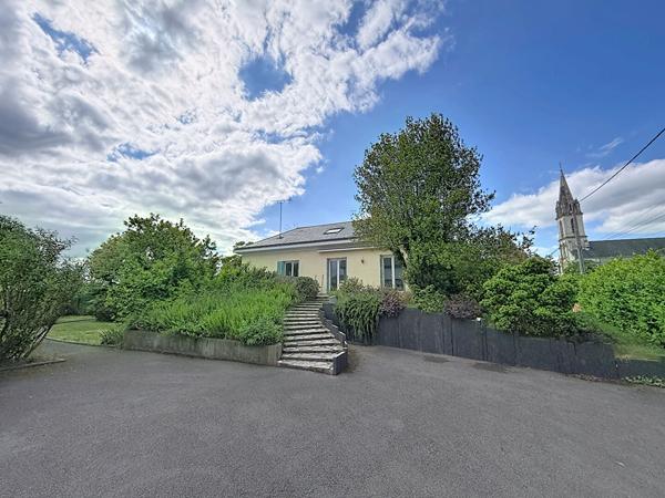 Maison Saint Sylvain D'Anjou - 6 pièces - 209 m2