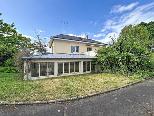 Maison Saint Sylvain D'Anjou - 6 pièces - 209 m2