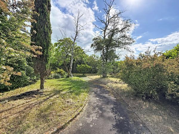 Maison Saint Sylvain D'Anjou - 6 pièces - 209 m2