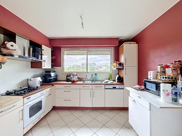 Maison Saint Sylvain D'Anjou - 6 pièces - 209 m2