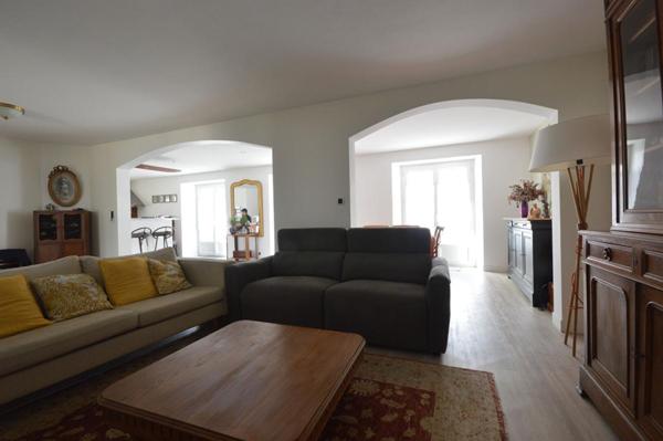 Belle grande maison avec dépendances 17 LA ROCHELLE MARSILLY