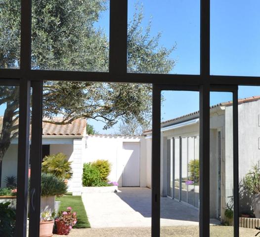 Belle grande maison avec dépendances 17 LA ROCHELLE MARSILLY