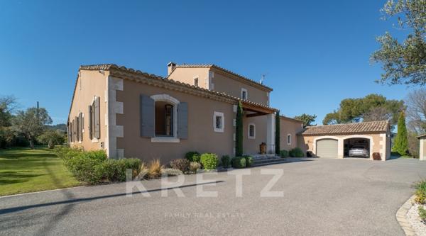 Villa contemporaine haut de gamme avec piscine – Saint-Rémy-de-Provence