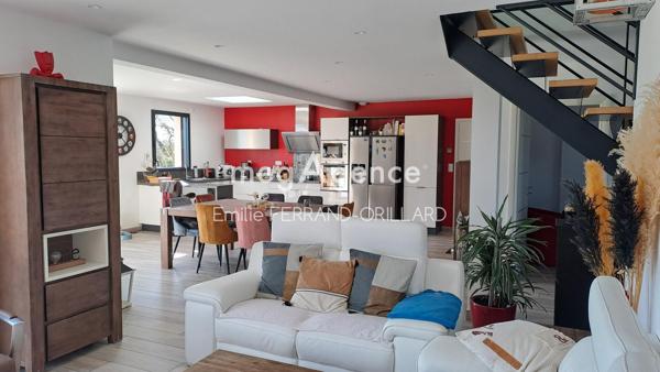 Maison à OMBREE D ANJOU, 49420 - 8 pièces 153m²