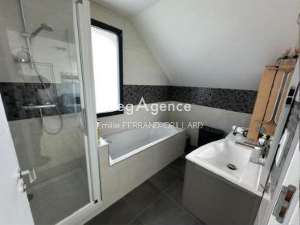 Maison à OMBREE D ANJOU, 49420 - 8 pièces 153m²