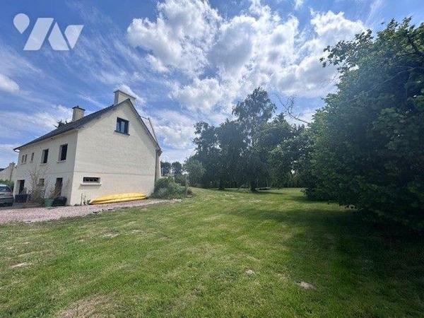 Idéalement située à EVRAN  proche de toutes commodités (écoles, commerces..). cette maison lumi...