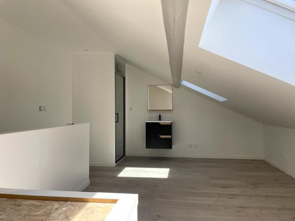 JAMIN, REIMS - MAISON DE VILLE RÉNOVÉE AVEC JARDIN
